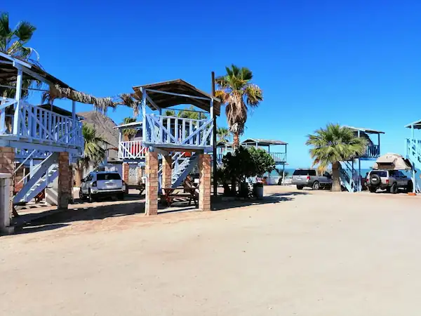 Características de Palapas en Campamentos en Baja California México