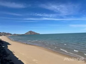 BEACHFRONT HOME IN CLUB DE PESCA